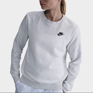 NWT Nike Sportswear Club Embroidered Logo Fleece Crewneck Sweatshirt small